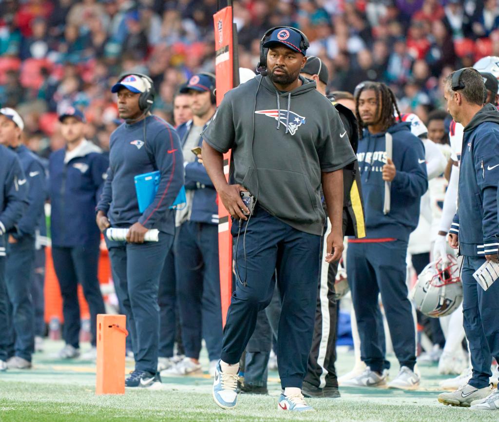 Jerod Mayo and the Patriots dropped to 1-6 after their loss on Oct. 20.