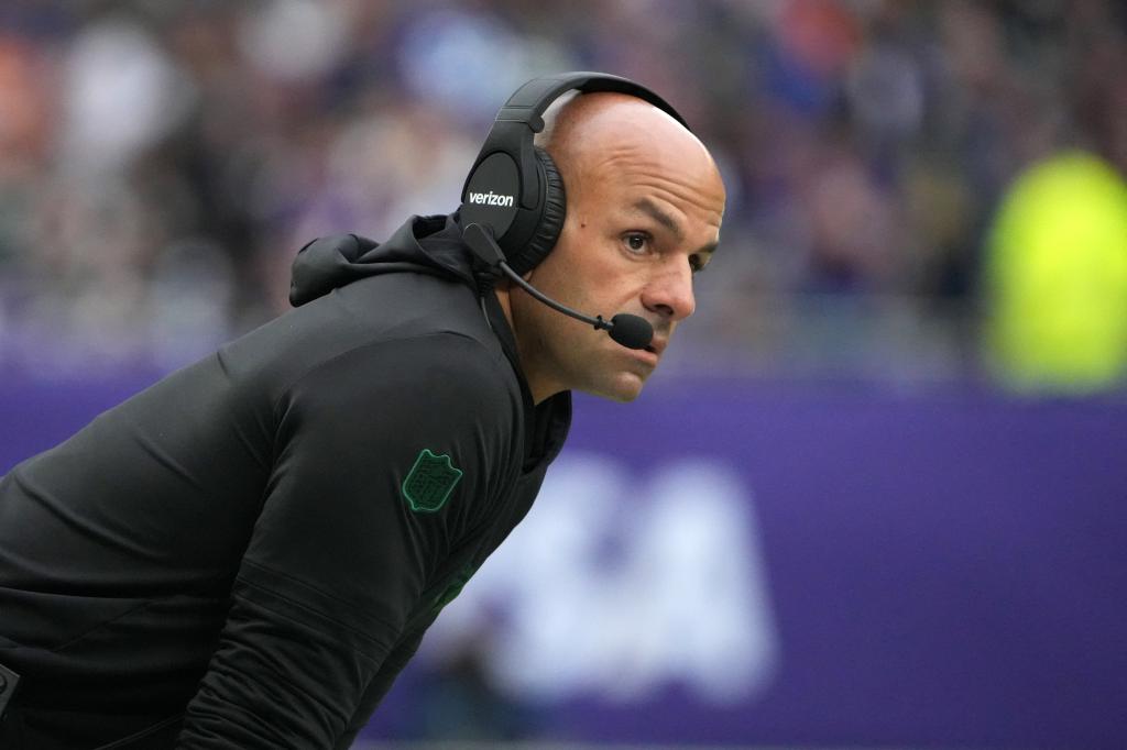 New York Jets coach Robert Saleh reacts against the Minnesota Vikings in the first half at Tottenham Hotspur Stadium. 