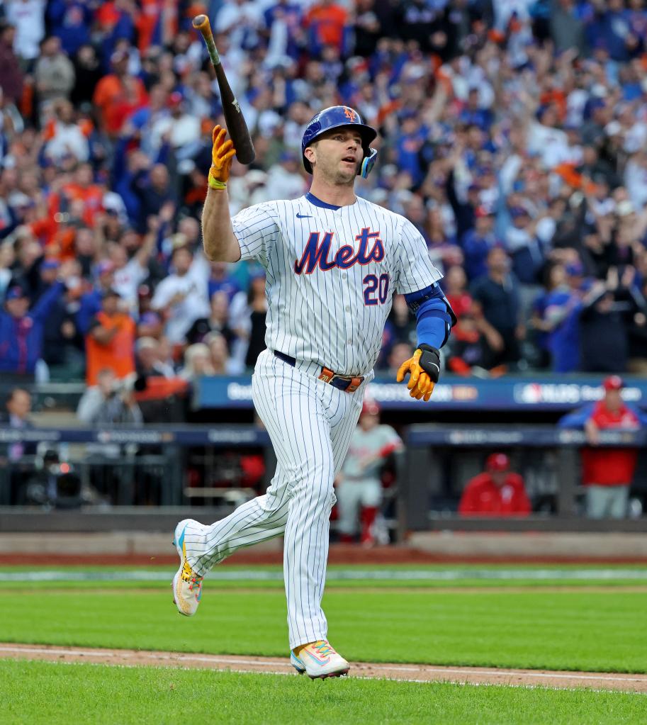 Mets first base Pete Alonso #20 flips his bat as he rounds the bases on his solo home run during the second inning.