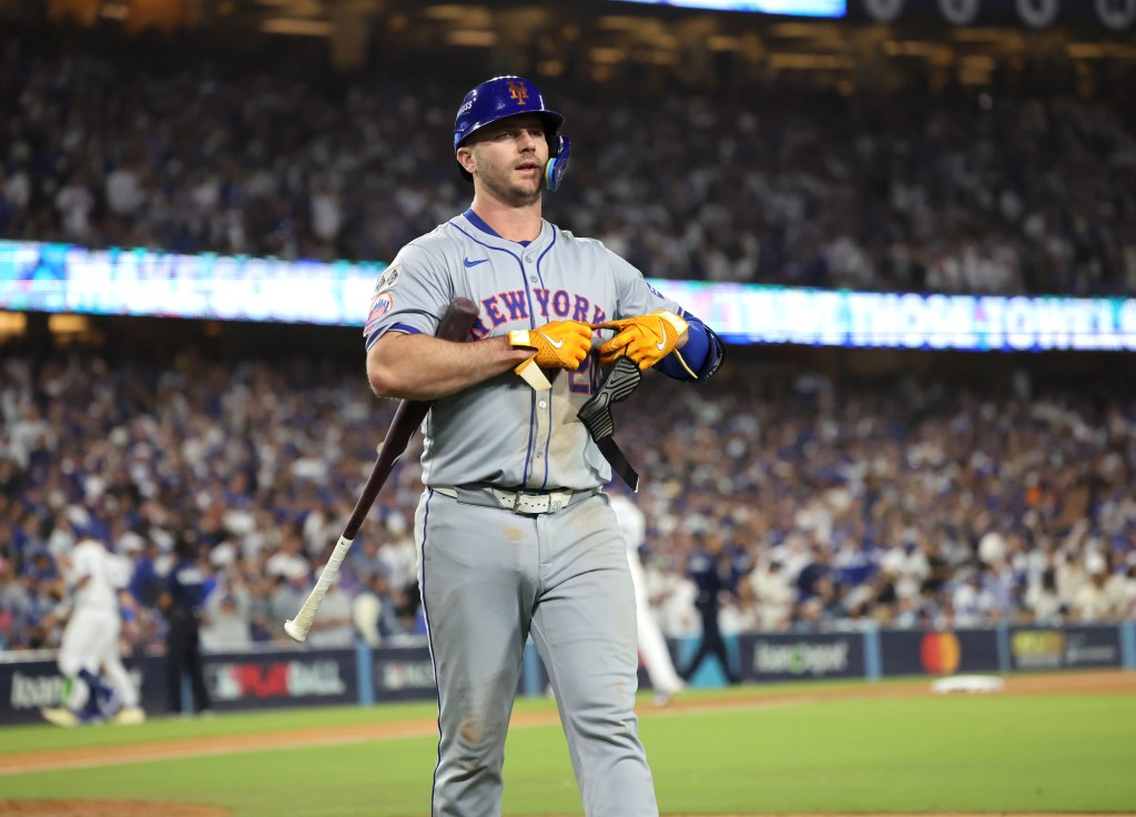 Pete Alonso walks back to the dugout after striking out in the eighth inning of the Mets' NLCS Game 6 loss to the Dodgers on Oct. 20, 2024.