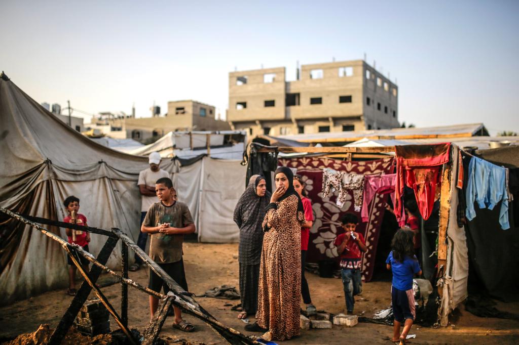 Condé Nast staffers are divided over the company's stance on the Israel-Gaza war.