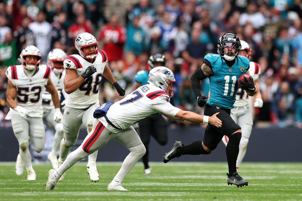 Parker Washington returned a punt for a touchdown during the Jaguars' win against the Patriots on Oct. 20.