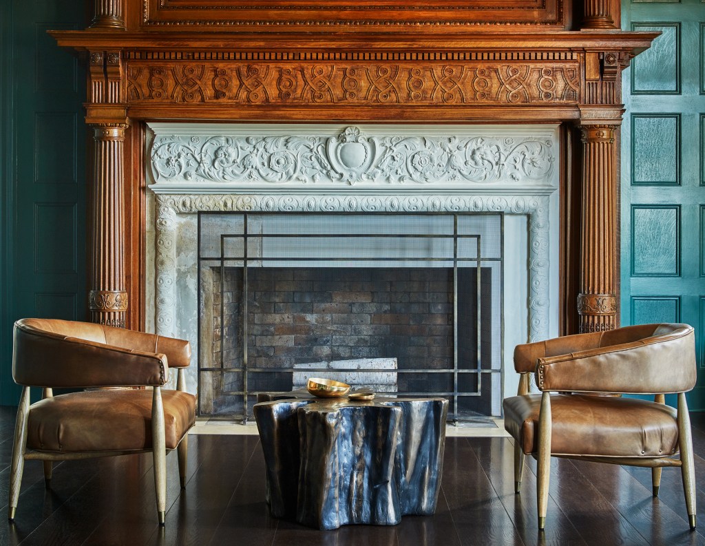 A fireplace with chairs and a stone table at Pendry Natirar