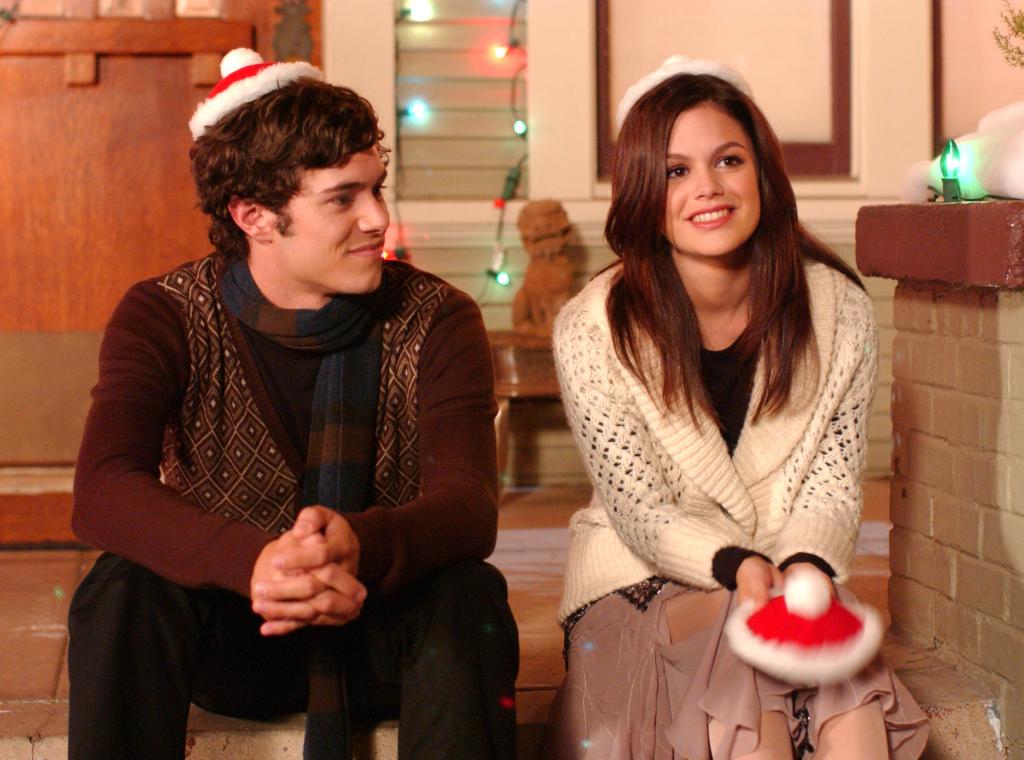 Brody, who played Seth and Bilson, who played Summer, basked in the warm glow of the holiday on THE O.C. episode "The Chrismukkah that Almost Wasn't."