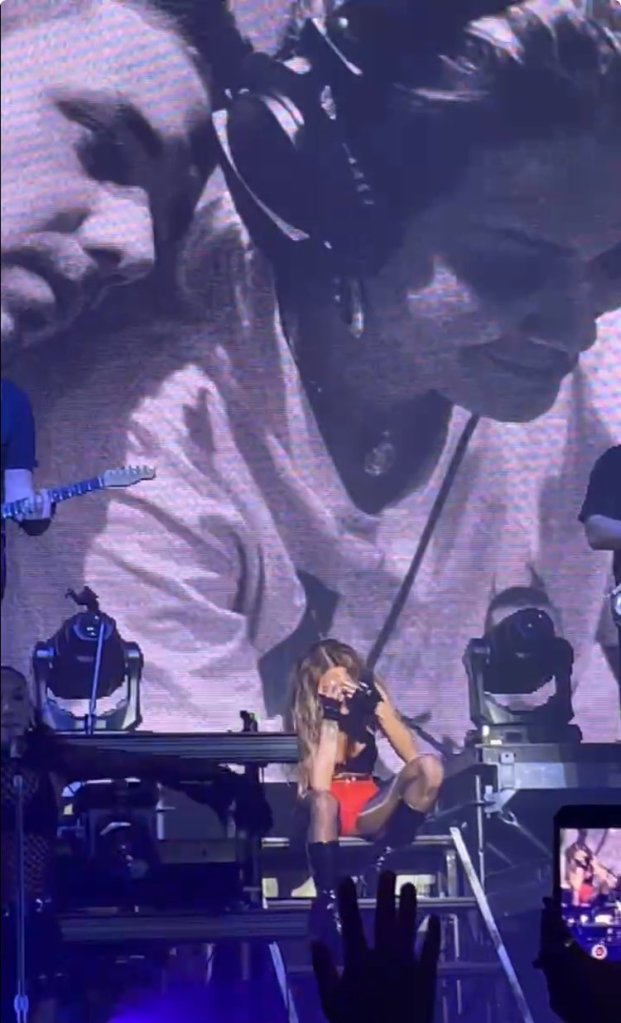 Rita Ora breaking down during her Japan show on Oct. 16.