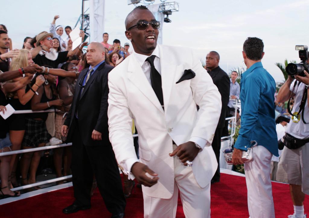 Diddy walking the red carpet at the 2004 VMA.