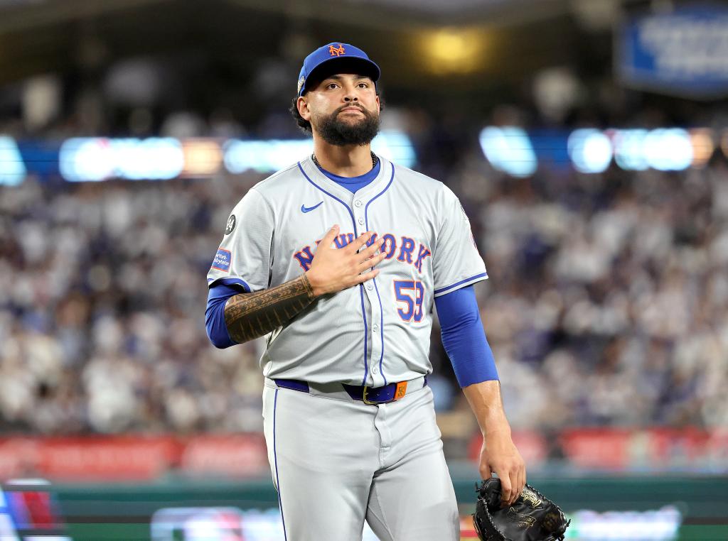 Sean Manaea reacts during the Mets' loss to the Dodgers on Oct. 20, 2024. 