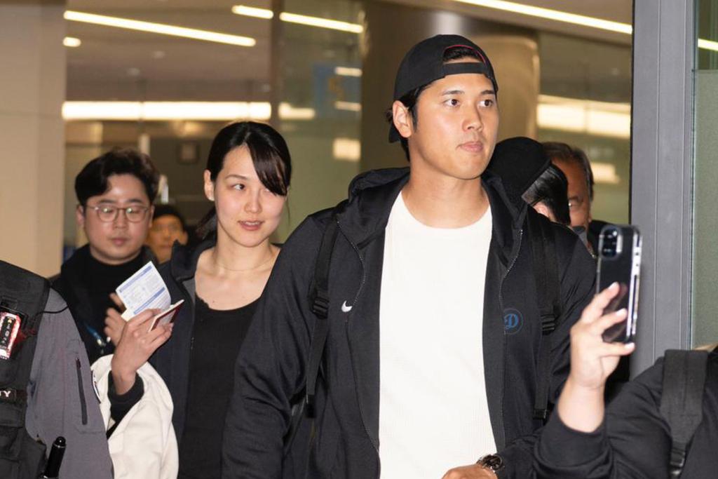 Mamiko Tanaka and Shohei Ohtani in South Korea in March 2024.