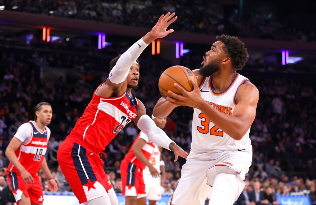 Knicks center Karl-Anthony Towns (32) shoots against Washington Wizards forward Richaun Holmes