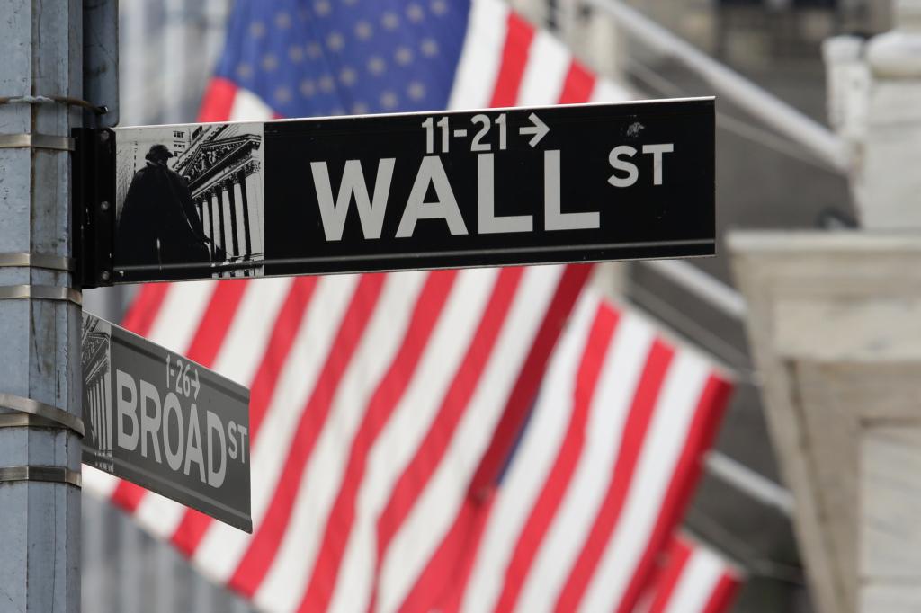 Signs marking the intersection of Broad St. and Wall St.