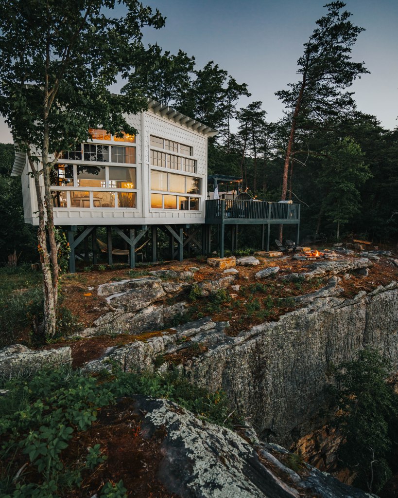 A house on a cliff known as Bolt Farm Treehouse.