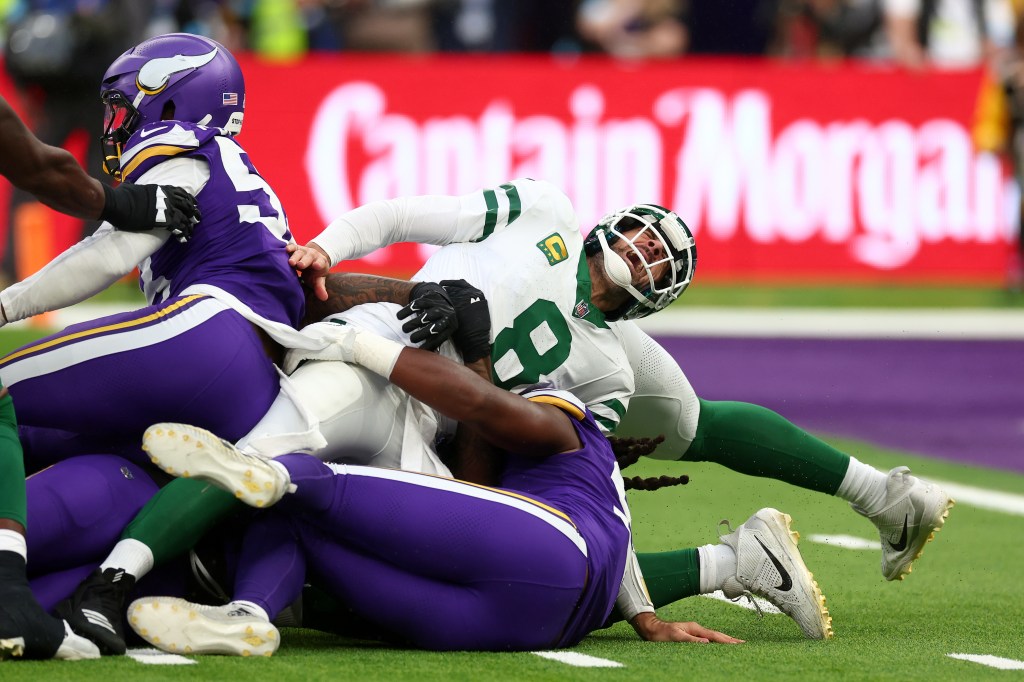 Jets quarterback Aaron Rodgers (8) screams in pain as he's hit by the Vikings on Oct. 6, 2024.