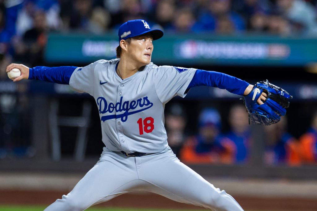 Dodgers pitcher Yoshinobu Yamamoto (18) throws in Game 4 of the NLCS.