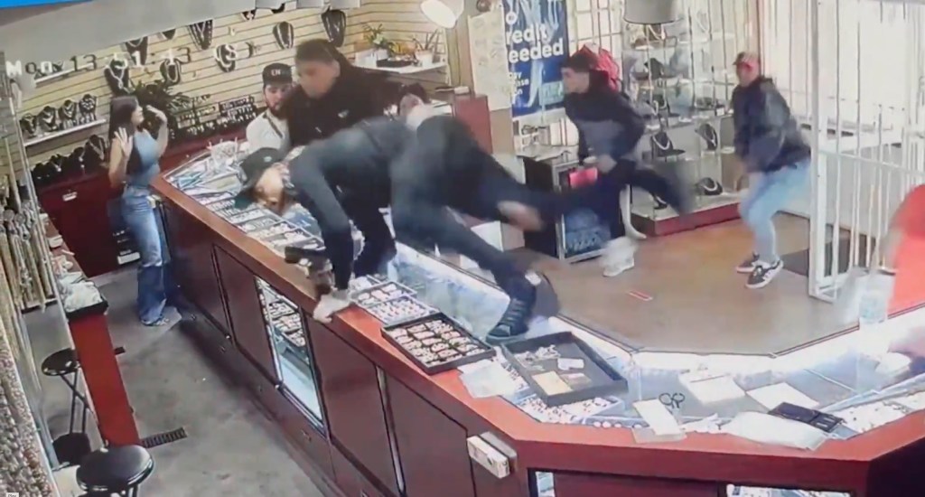 Tren de Aragua gang members robbing a jewelry store in Denver.