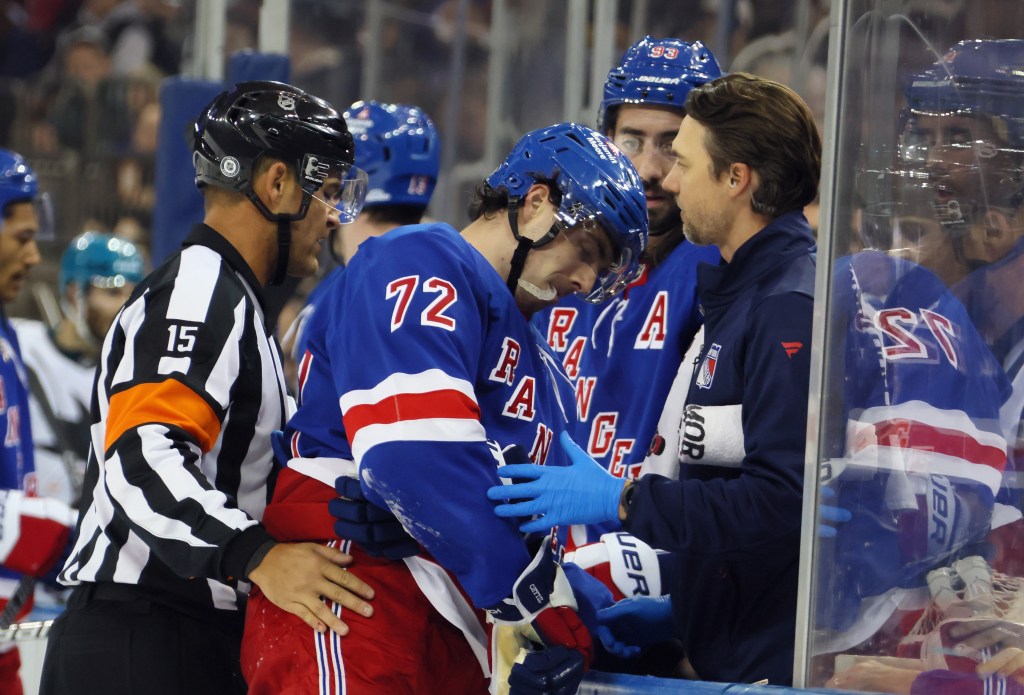 Filip Chytil exits with an upper body injury during the Rangers' 3-2 win over the Sharks on Nov. 14, 2024.