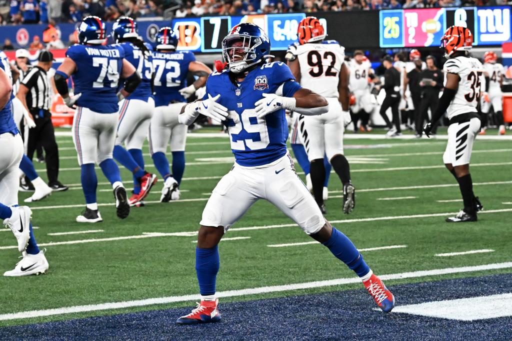  Giants running back Tyrone Tracy Jr. (29) reacts after scoring a touchdown