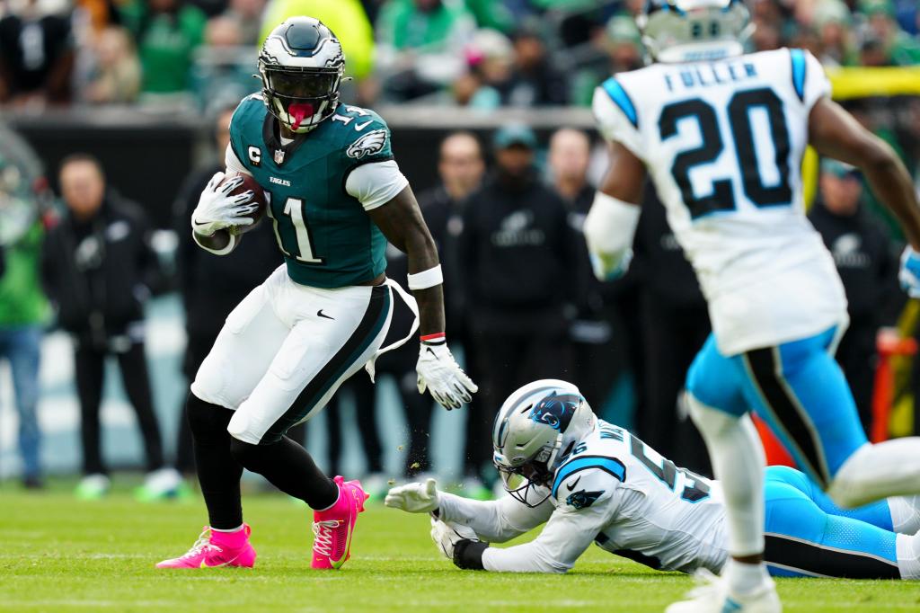 The three-time Pro Bowler (11) had 43 yards against Carolina.