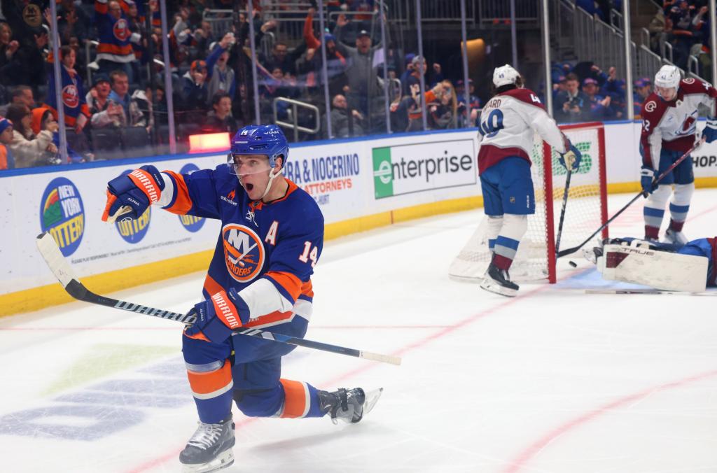New York Islanders center Bo Horvat (14) shoots and scores during the third period when the New York Islanders played the Colorado Avalanche Tuesday, January 28, 2025 at UBS Arena in Elmont, NY.