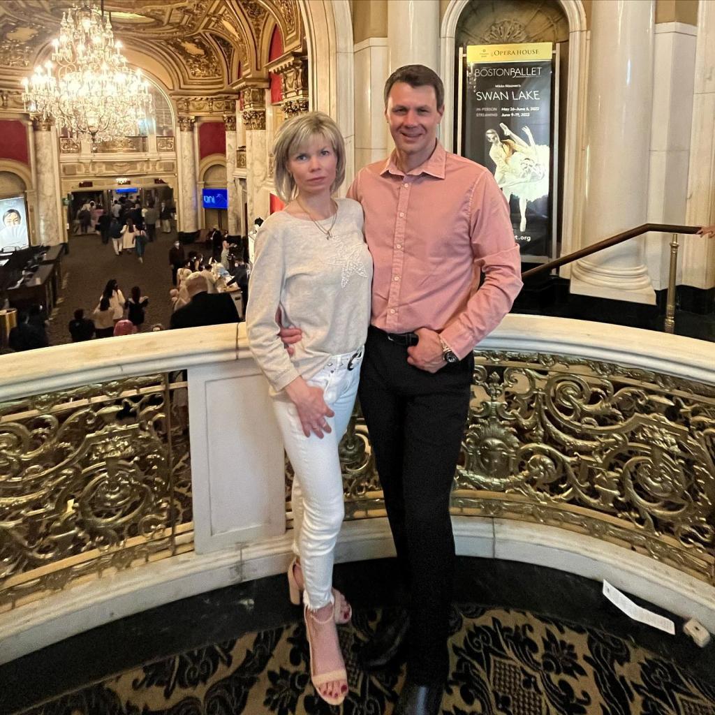 Evgenia Shishkova and Vadim Naumov posting in a theater