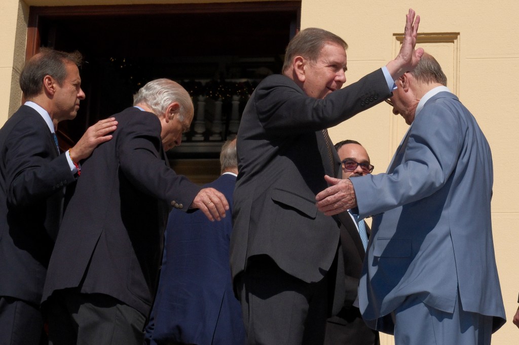 Former Venezuelan opposition presidential candidate Edmundo Gonzalez waving after a meeting with Latin American ex-presidents at the presidential palace in Santo Domingo, Dominican Republic.