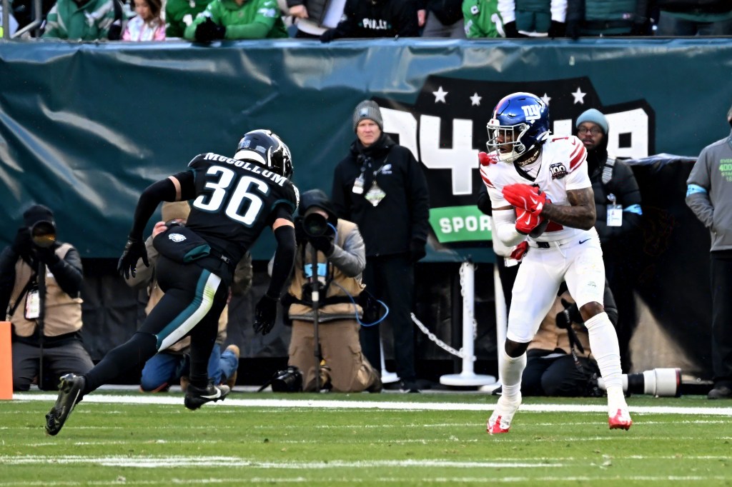 Malik Nabers makes a catch during the Giants-Eagles game on Jan. 5, 2024. 
