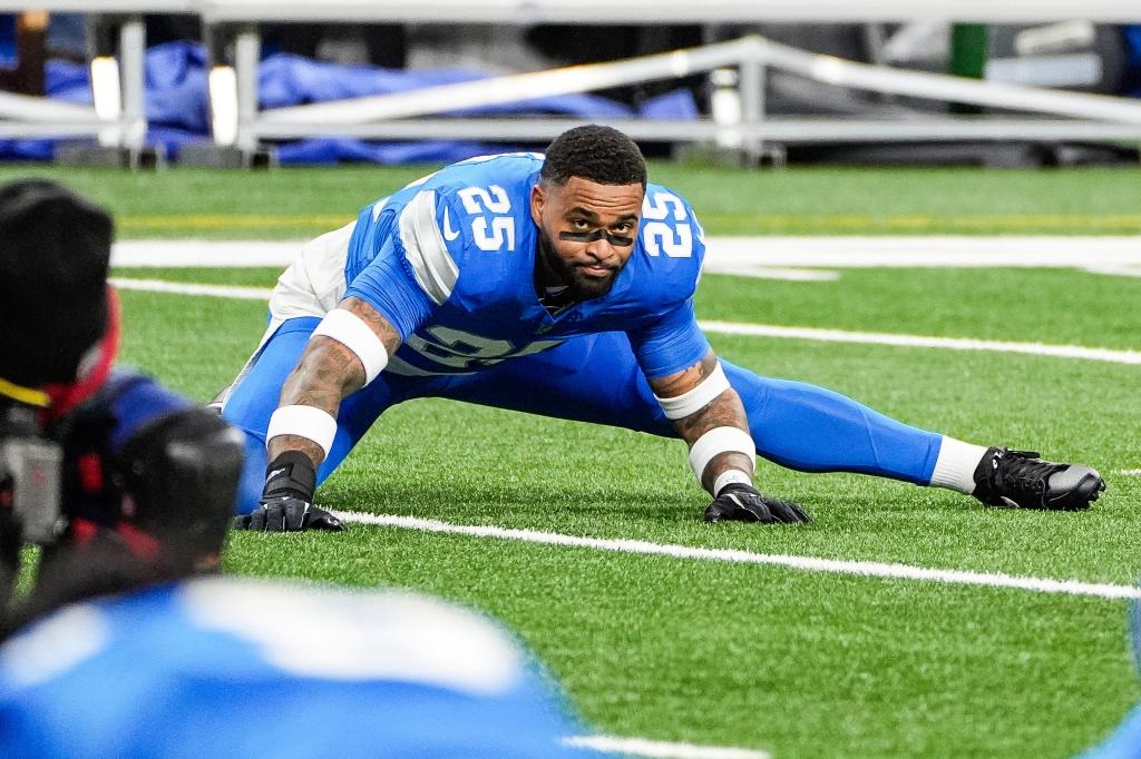 Detroit Lions safety Jamal Adams (25) warms up before the game between Detroit Lions and Green Bay Packers at Ford Field in Detroit on Thursday, Dec. 5, 2024.