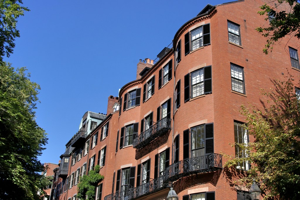 Experts advise renters looking at single-family homes to focus on strong credit, stable income, and low debt-to-income ratios to stay competitive in today’s tough market.