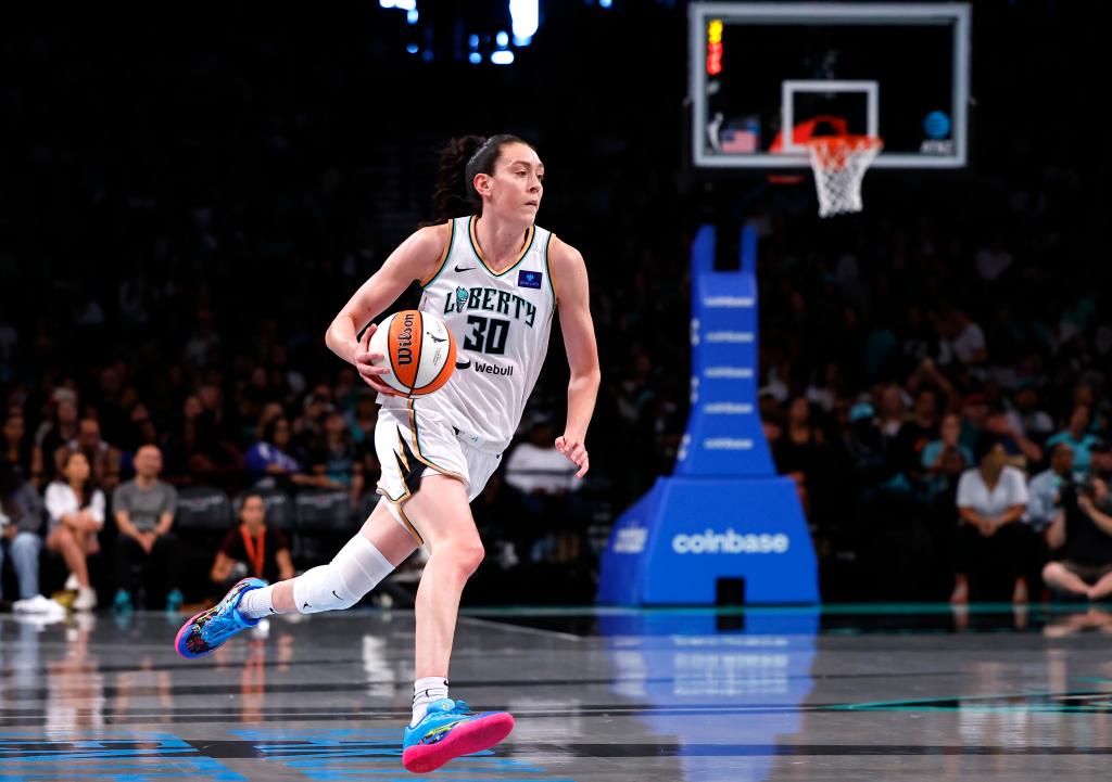 Liberty forward Breanna Stewart (30) drives to the basket against the Minnesota Lynx