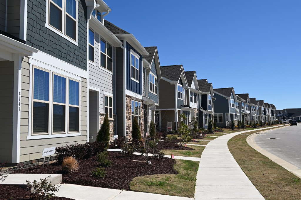 The gap between renting a house versus an apartment is the widest since 2015.