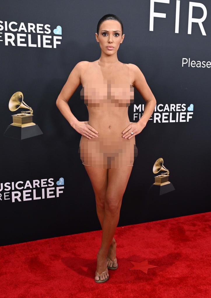 Bianca Censori exposed her naked body under a transparent minidress at the Grammy Awards.