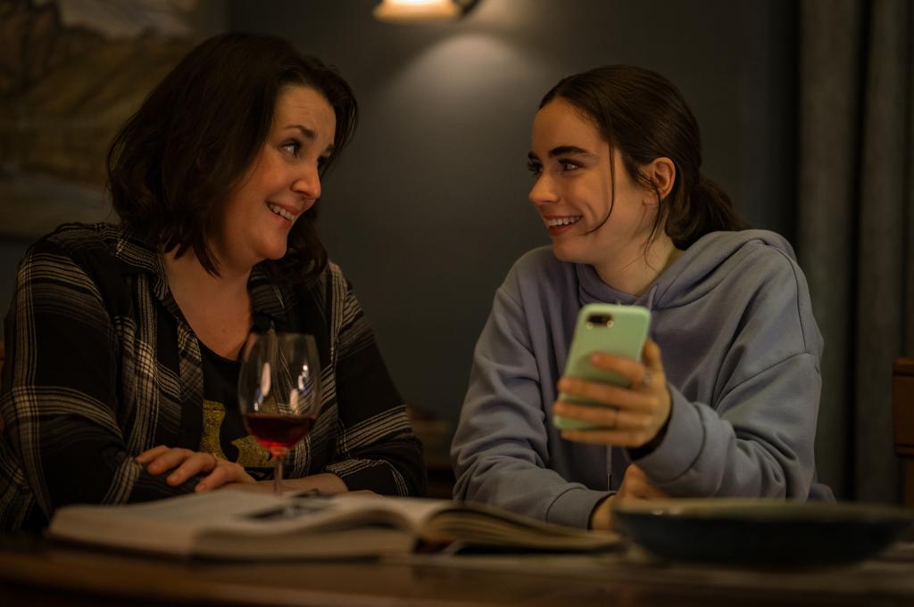 L-R: Melanie Lynskey as Shauna and Sarah Desjardins as Callie Sadecki in "Yellowjackets," episode 1, season 3.