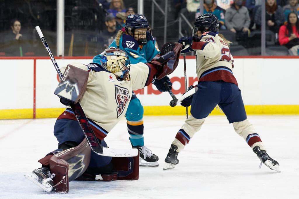 Montréal's Victoire Ann-Renée Desbiens makes a save during the second period.