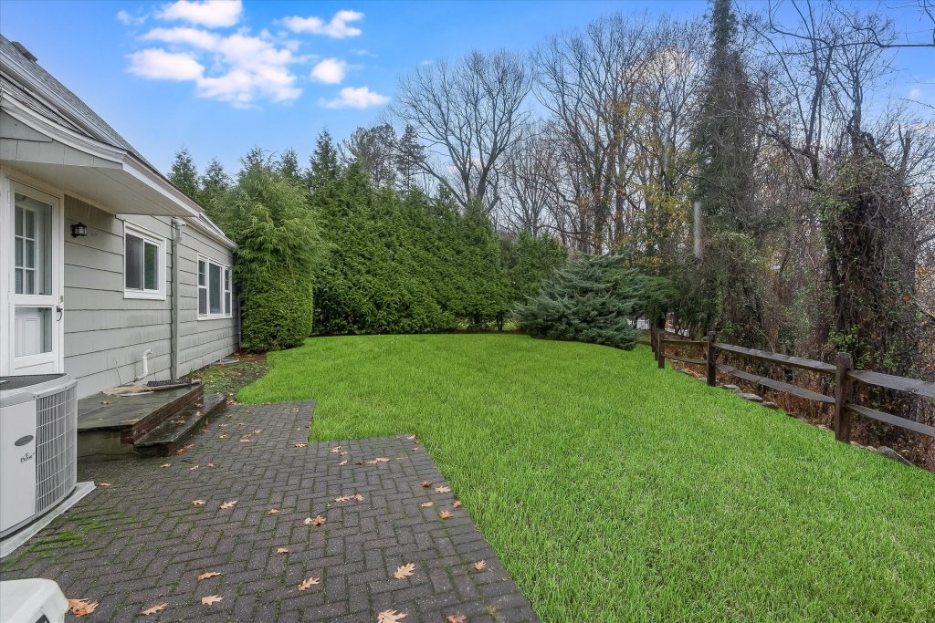 The quaint backyard offers a nature view.