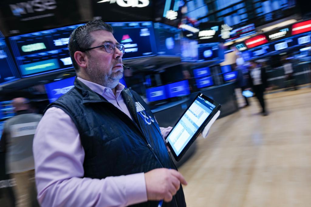 The Dow Jones Industrial Average fell by more than 400 points at the start of trading on Wall Street on Tuesday.