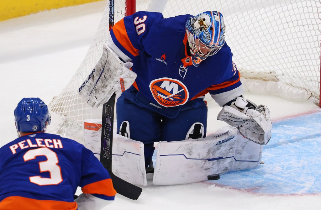 Ilya Sorokin makes one of his 27 saves during the Islanders' win over the Jets.