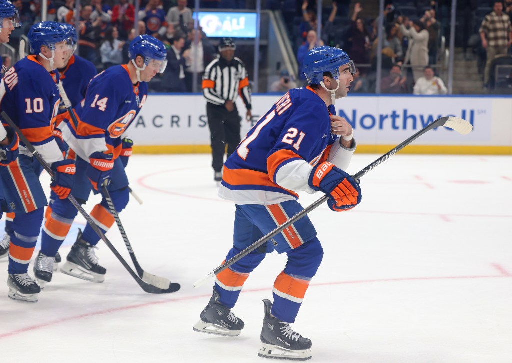 Kyle Palmieri skates back to the bench after celebrating his first-period goal with teammates during the Islanders' win over the Jets. 