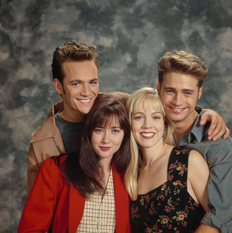 Luke Perry, Shannen Doherty, Jennie Garth, and Jason Priestley pose for a portrait on the set of "Beverly Hills, 90210."