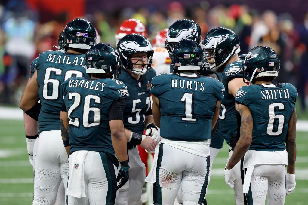The Eagles offense huddles up during Super Bowl LIX.