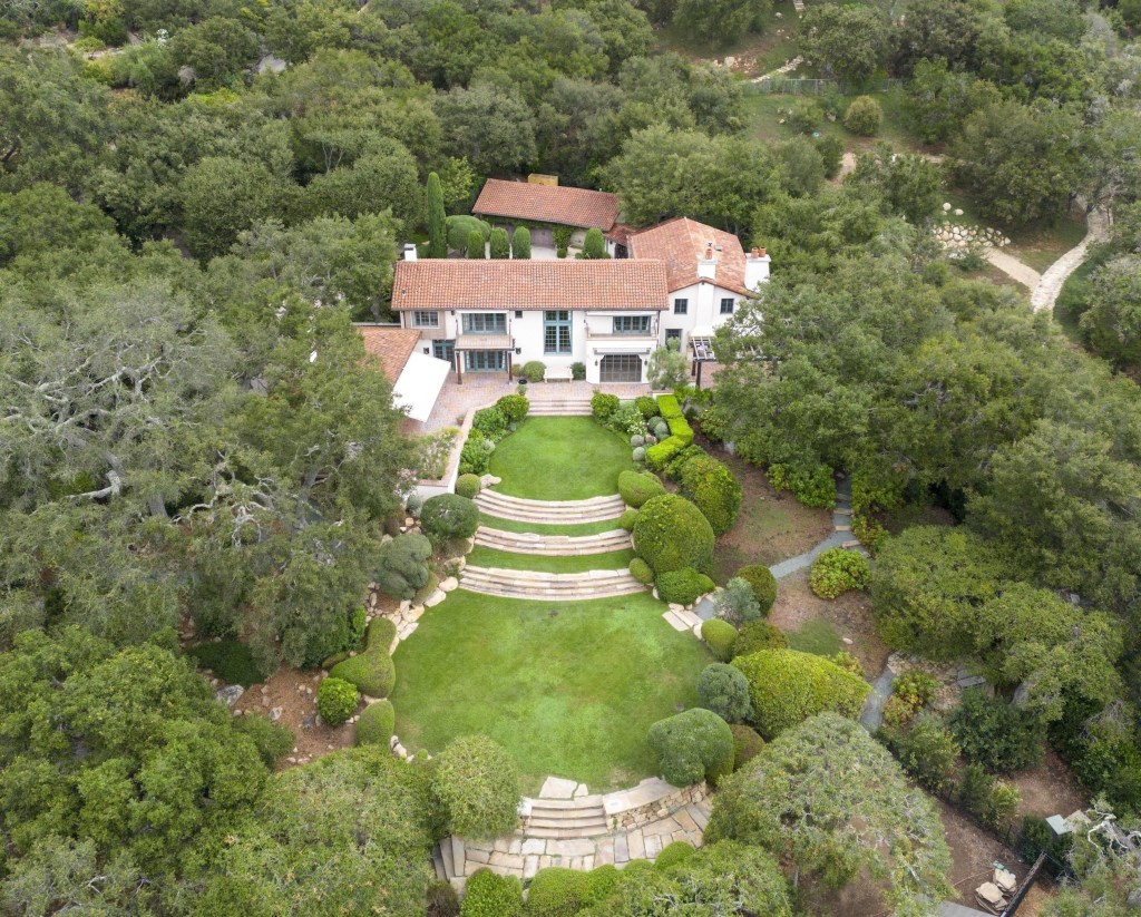 The pricey property is pictured prior to Aniston's purchase. It was previously owned by Oprah. 