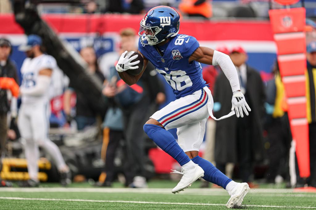 New York Giants wide receiver Darius Slayton (86) scores a touchdown reception during the first half against the Indianapolis Colts at MetLife Stadium. 