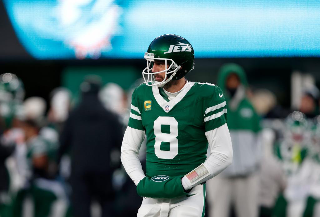 Aaron Rodgers remains unsigned.