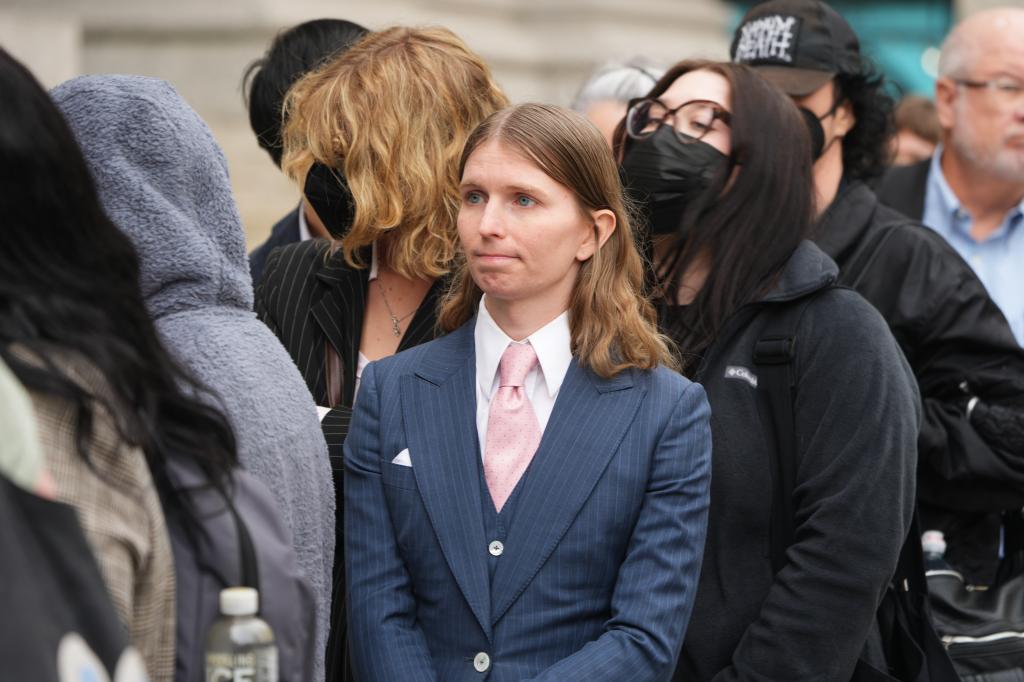 Chelsea Manning lines up with supporters of Luigi Mangione outside the federal courthouse in Manhattan on Friday