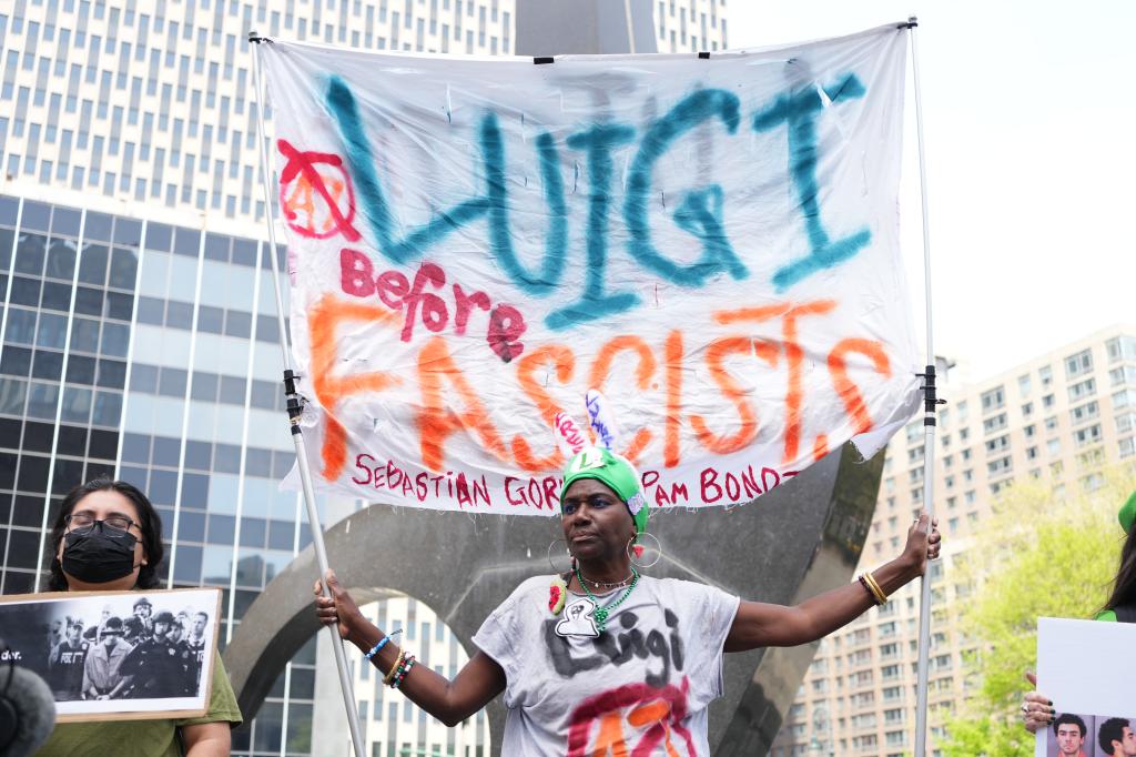 Nadine Seiler holding a sign that says "Luigi before fascists."