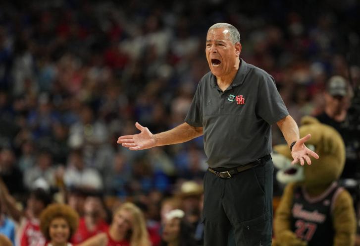Kelvin Sampson and the Houston Cougars are a slight underdog on Monday night.