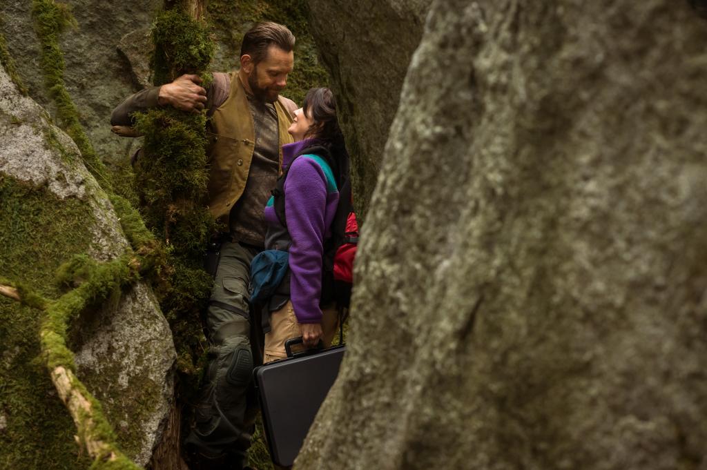 L-R:  Joel McHale as Kodiak and Ashley Sutton as Hanna in "Yellowjackets" Season 3.