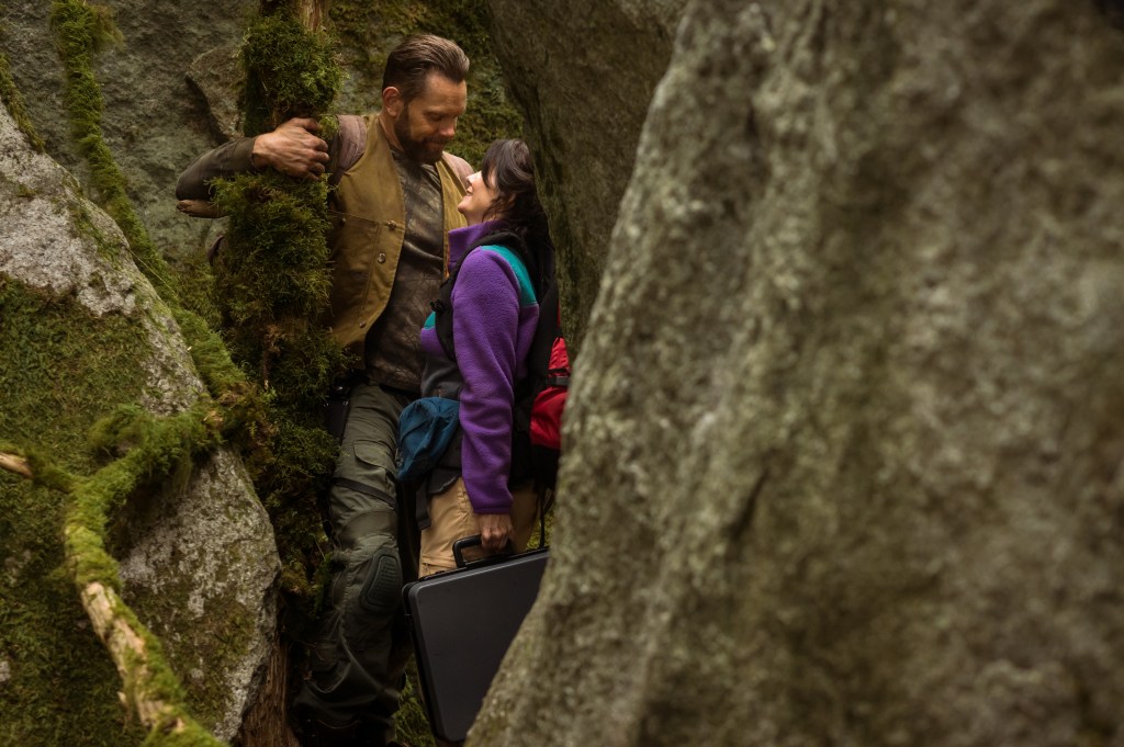 L-R:  Joel McHale as Kodiak and Ashley Sutton as Hanna in "Yellowjackets" Season 3.