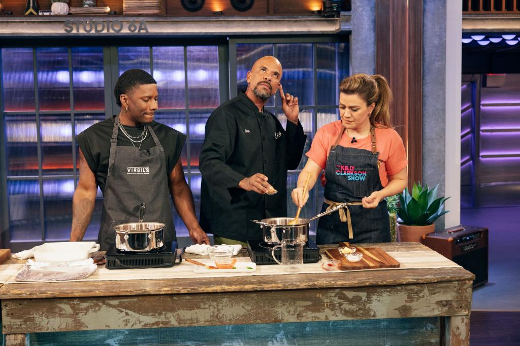 (l-r) Juan Smalls, Gee Smalls and Kelly Clarkson on "The Kelly Clarkson Show."