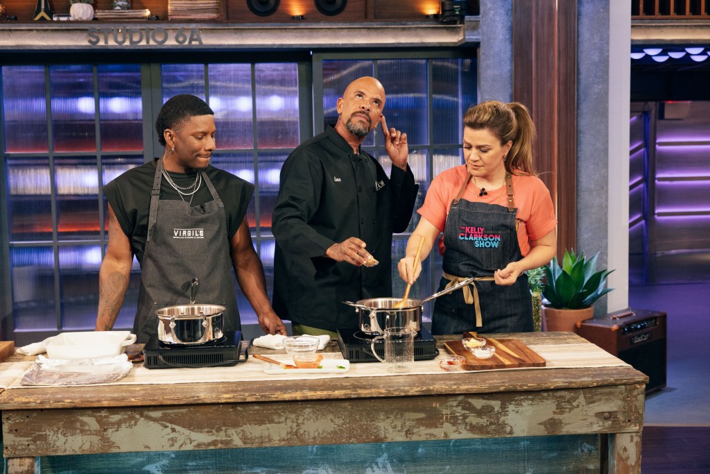 (l-r) Juan Smalls, Gee Smalls and Kelly Clarkson on "The Kelly Clarkson Show."