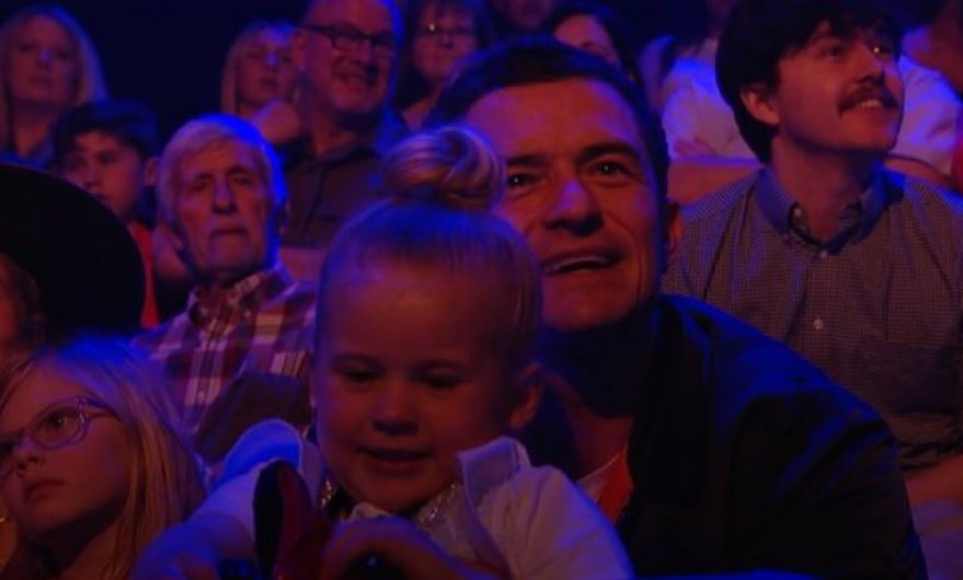 Orlando Bloom and Daisy on "American Idol." 
