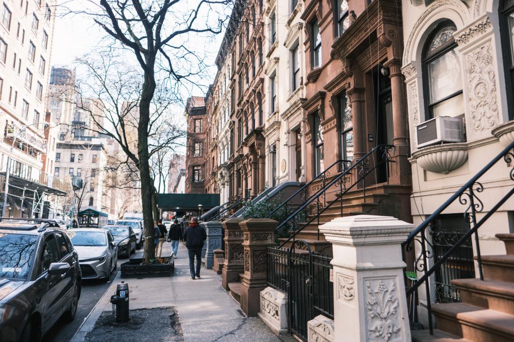 In 2024, Manhattan’s real estate market saw a significant shift, with 28% of home sales involving trusts, up from 17% three years prior, as reported by Attom.